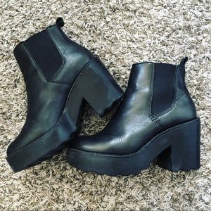 Black chuncky booties